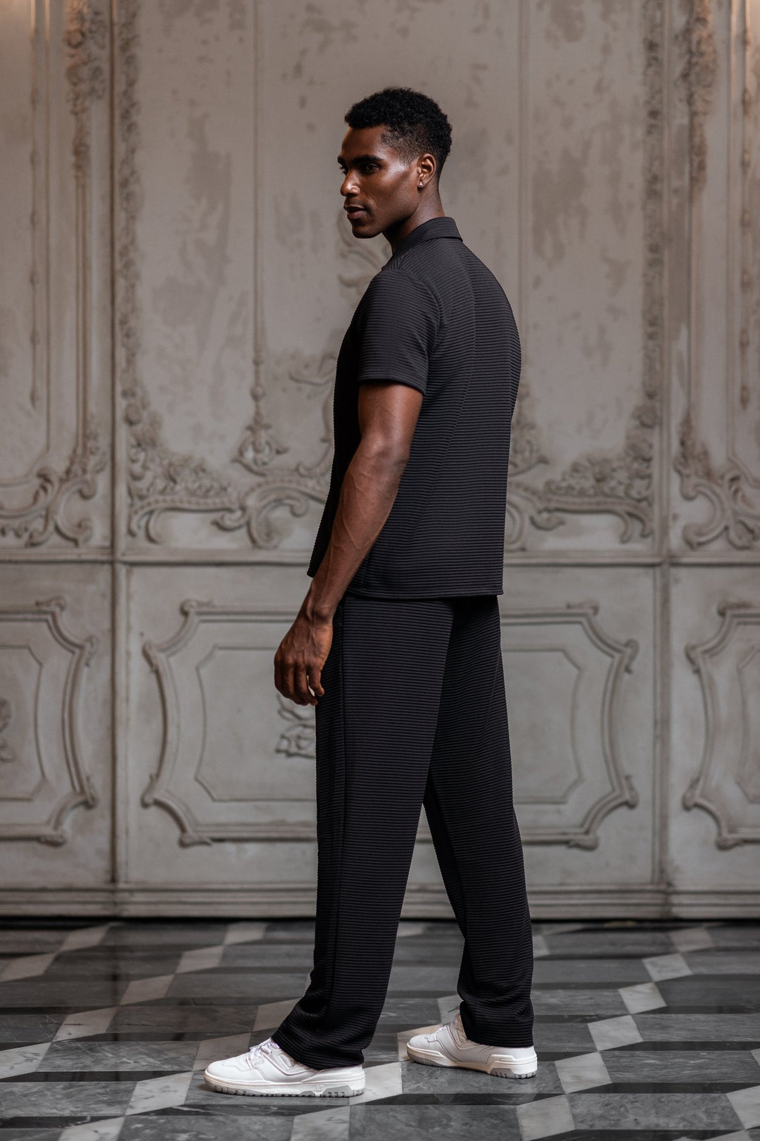 Del Mar Short Sleeve Horizontal Stripe Pleated Shirt - Black